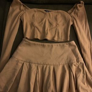 I’m selling this cute two piece skirt set!